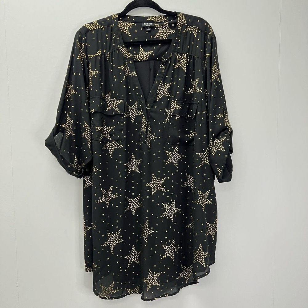 Torrid Harper Black Gold Star Georgette Popover Tunic Blouse Size 4/4X - Picture 2 of 10